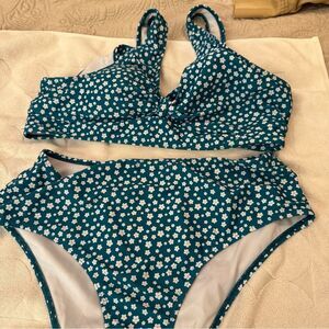 SHEIN Green and White Floral Bikini